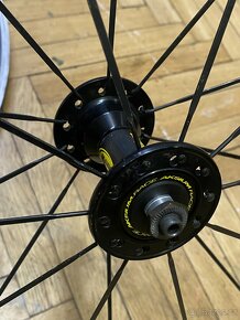 Mavic aksium race 700c kola - 3