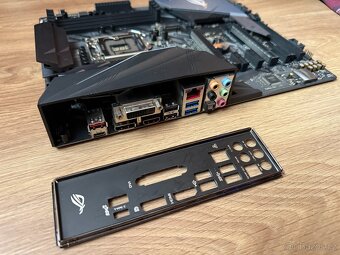 ASUS ROG Strix Z370-F Gaming - Intel Z370 - socket 1151 v2 - 3