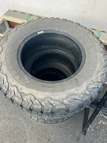 Pneu 235/75 R15 - 3