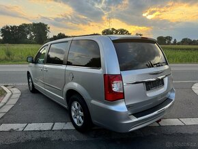 Chrysler Town Country 3,6 Penta DVD 2011 - 3