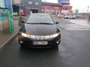 Honda Civic 1.8 i-VTEC NOVÁ STK - 3