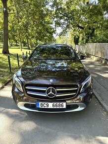 Mercedes GLA 220d 4MATIC Střešní okno - 3