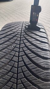 Prodám 2 x pneu Goodyear 205/55/17 - 3