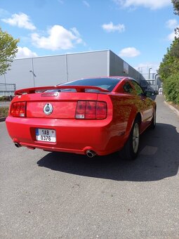 Ford Mustang GT - 3