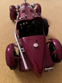 Kovovy model Alfa Romeo - Bburago - 3