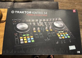 Traktor Kontrol S4 MK2 - 4 Channel DJ Controller - 3