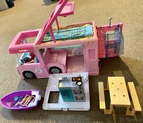 Barbie Karavan 3v1 a Domek Barbie - 3