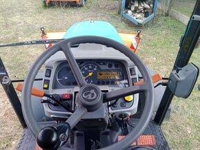 Malotraktor ISEKI TG 5470 s čelní radlici a rozmetadlem - 3