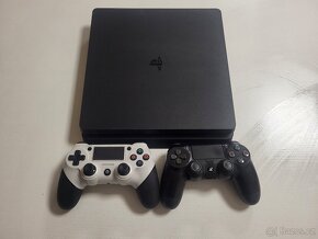 Herní konzole Sony PlayStation 4 slim 1TB černá + 2 ovladače - 3