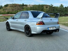 Mitsubishi Lancer Evolution VIII RS - 3