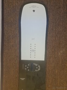 Arbor snowboard 158cm a vázání, nový set - 3