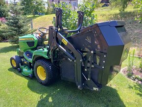 Zahradní traktor John Deere X950R s vysokým výsypem - 3