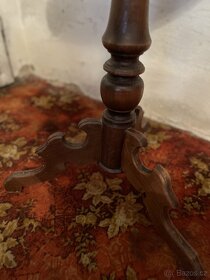 Starý dřevěný stolek - 3
