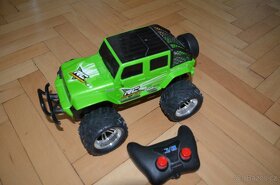hračky pro kluky: malá autíčka, velké auto, prak - 3