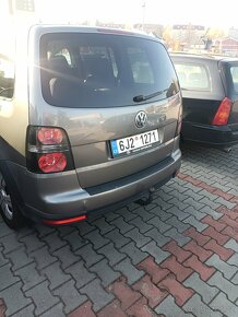 Volkswagen Cross Turan  2007r.  2.0 Diesel  125kw   manuál - 3