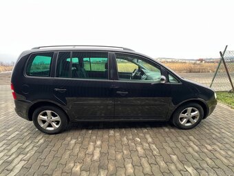 VW Touran 2.0 TDI DSG,po servise,7 míst,bez koroze,nová STK - 3