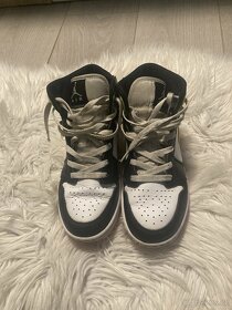 Jordan 1 Mid SE - 3