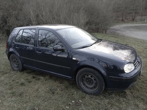 Prodam Volkswagen Golf 4 14 benzín R. V. 2002 - 3