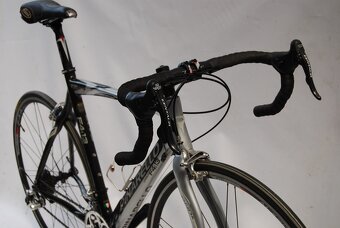 Karbonové silniční kolo Pinarello - 3