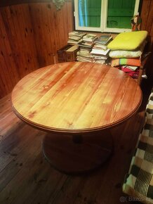 Dřevěný stůl kulatý - 3