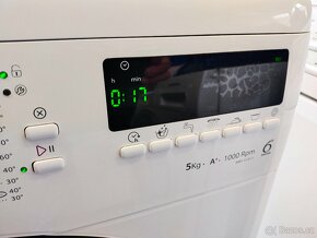 Prodám plně funkční dig.pračku zn. WHIRLPOOL na 5 kg--DOVEZU - 3