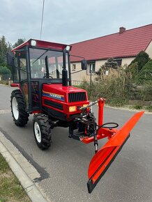 Japonský traktor YANMAR F20D  Diesel 3 válec, 20hp - 3