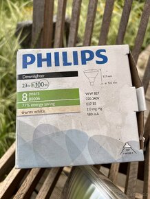 Úsporná žárovka Philips - 3