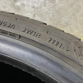 Zimní pneu 225/40 R19 93W Goodyear 7mm - 3