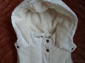 Bílá krémová zateplená vesta vestička s kapucí - 140 - 3