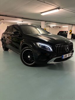 Mercedes Benz GLA - 3