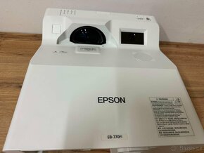 Projektor Epson EB-770Fi - 3