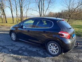 Peugeot 208, 1,2i, 60 kW, Allure , panorama - 3