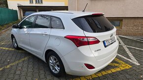 Hyundai i30, 1.6CRDi 81kw, ČR, ZIMNÍ PNEU - 3