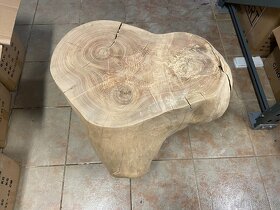 Masivní dřevěný stolek, špalek - 3