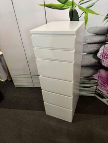 Pěkná vysoká 6 šuplíková komoda se zrcadlem Ikea Malm - 3