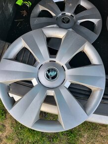 Prodám disky vcetne zimnich gum 185/60 R15 + poklice - 3