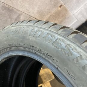 Zimní pneu 215/65 R16 95H Bridgestone 5,5mm - 3