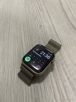 Apple Watch Series 6, Nerezová ocel, Gold Milanese, 44mm - 3