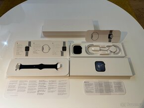 Apple Watch Series 9 GPS 41mm (černé s černým řemínkem) - 3