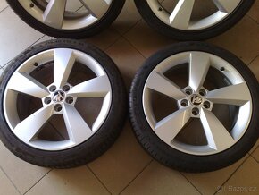 alu kola 5x100 r17 original škoda 215/40/17 - 3