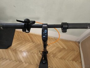 Elektrická koloběžka Ninebot by Segway F2 Plus E+ nabíječka - 3