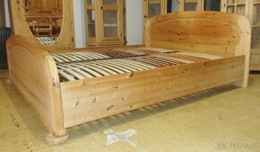 Borovicová postel + lamelové rošty - celomasiv - 3