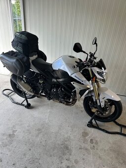 Suzuki gsr 750 - 3