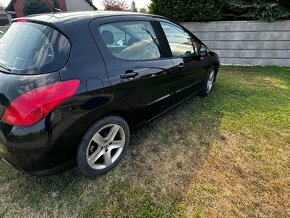 Peugeot 308 2.0 HDI černý - 3