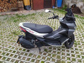 Aprilia SR GT 125 - 3