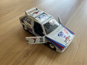 Bburago LANCIA DELTA S4 bílá s polepy 1/24 - 3