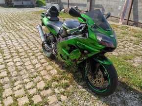 Kawasaki Ninja ZX9R - 3