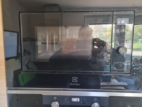 Prodám vestavnou mikrovlnnou troubu Electrolux LMS2203EMX - 3