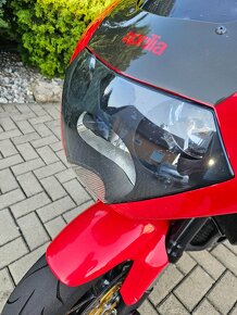 Aprilia Tuono 1000R vč. přepákování a jiných doplňků - 3