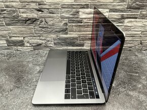 MacBook Pro 13 2017 i5 / 8GB / 256GB - 3